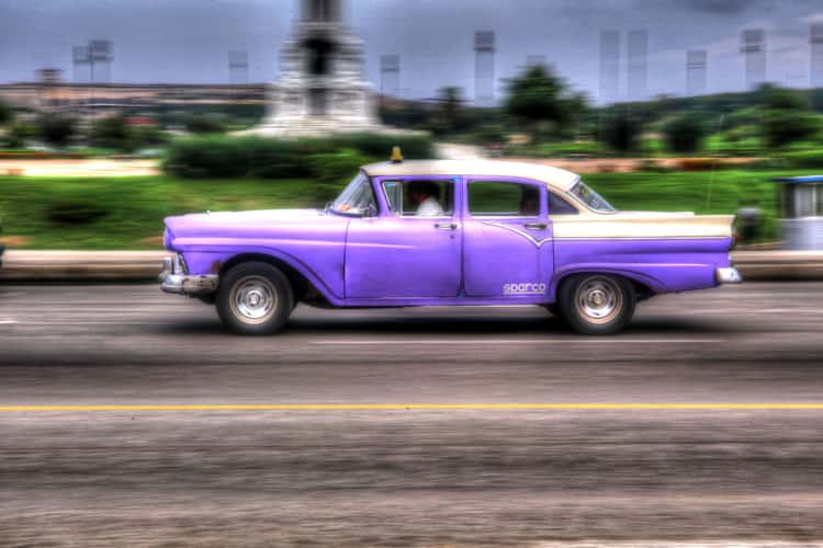 Panning in Habana Vieja, Cuba