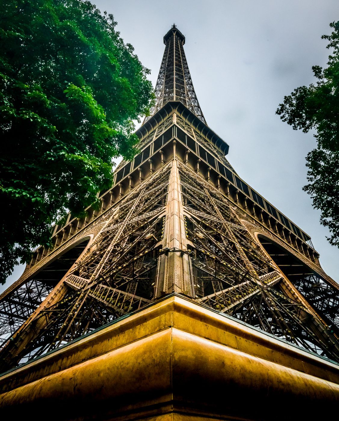 Tour Eiffel from below, Paris, France