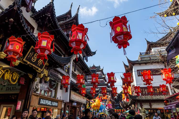 Yuyuan Bazaar Markets near Jiuqu Bridge (Zig Zag Bridge)