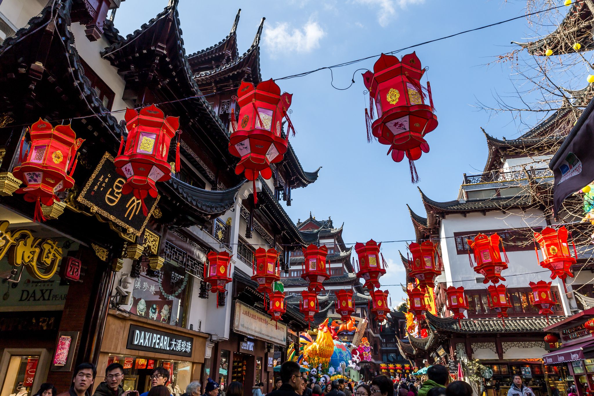Yuyuan Bazaar Markets near Jiuqu Bridge (Zig Zag Bridge), China
