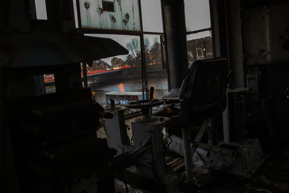 Abandoned crane Hamburg, Billhafen, Germany