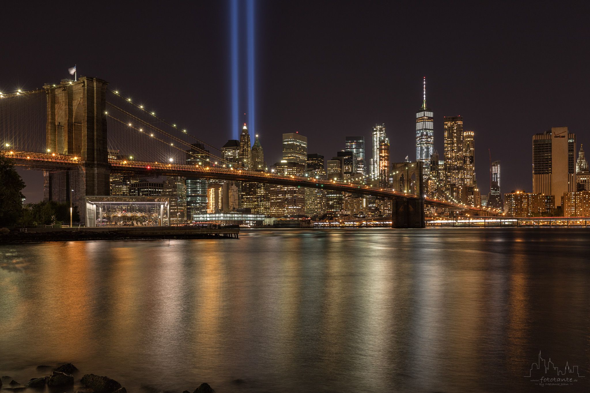 Brooklyn Bridge skyline from Pebble Beach, New York City, USA