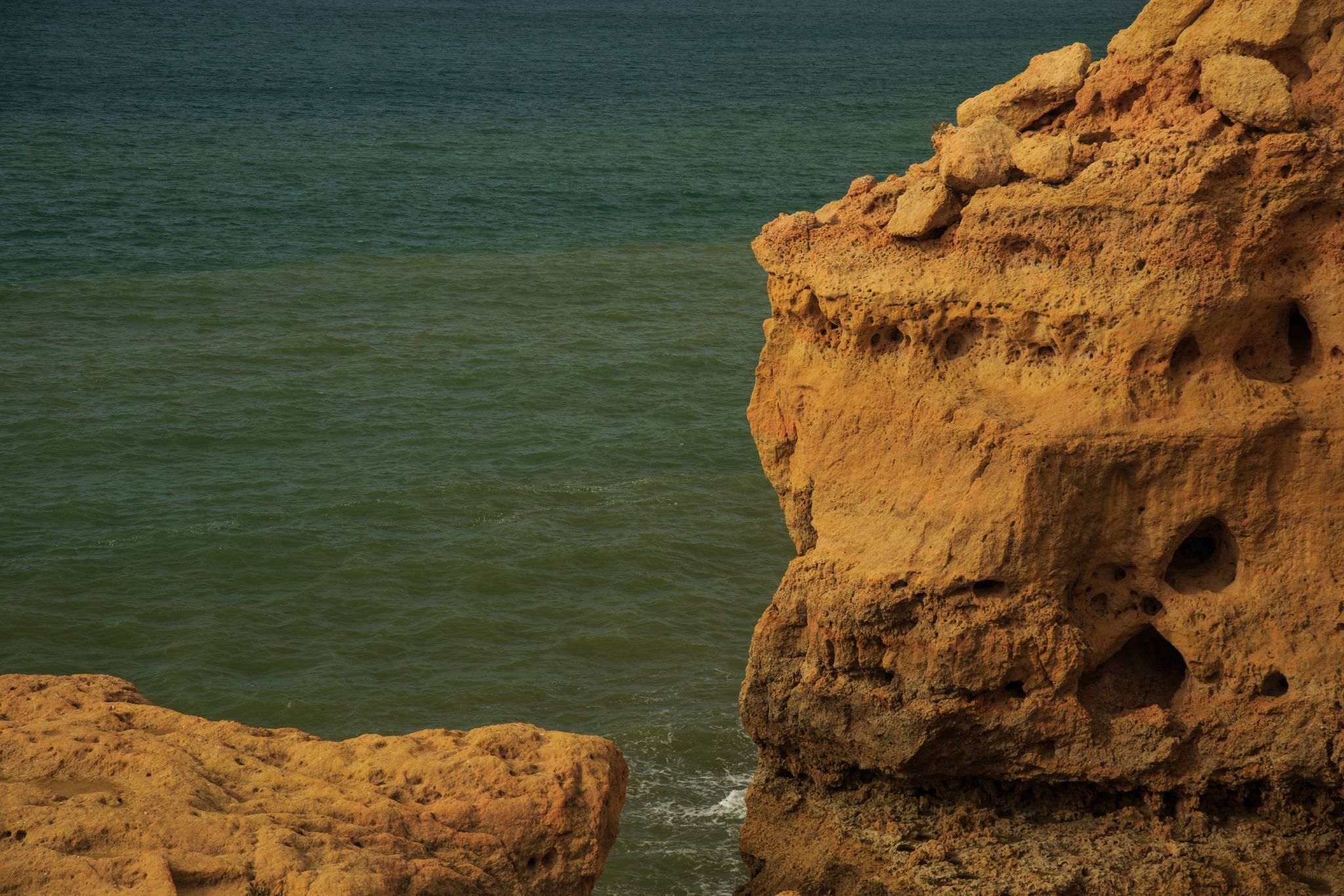 Golden Chalk Cliffs (Praia do Carvoeiro / Algarve), Portugal