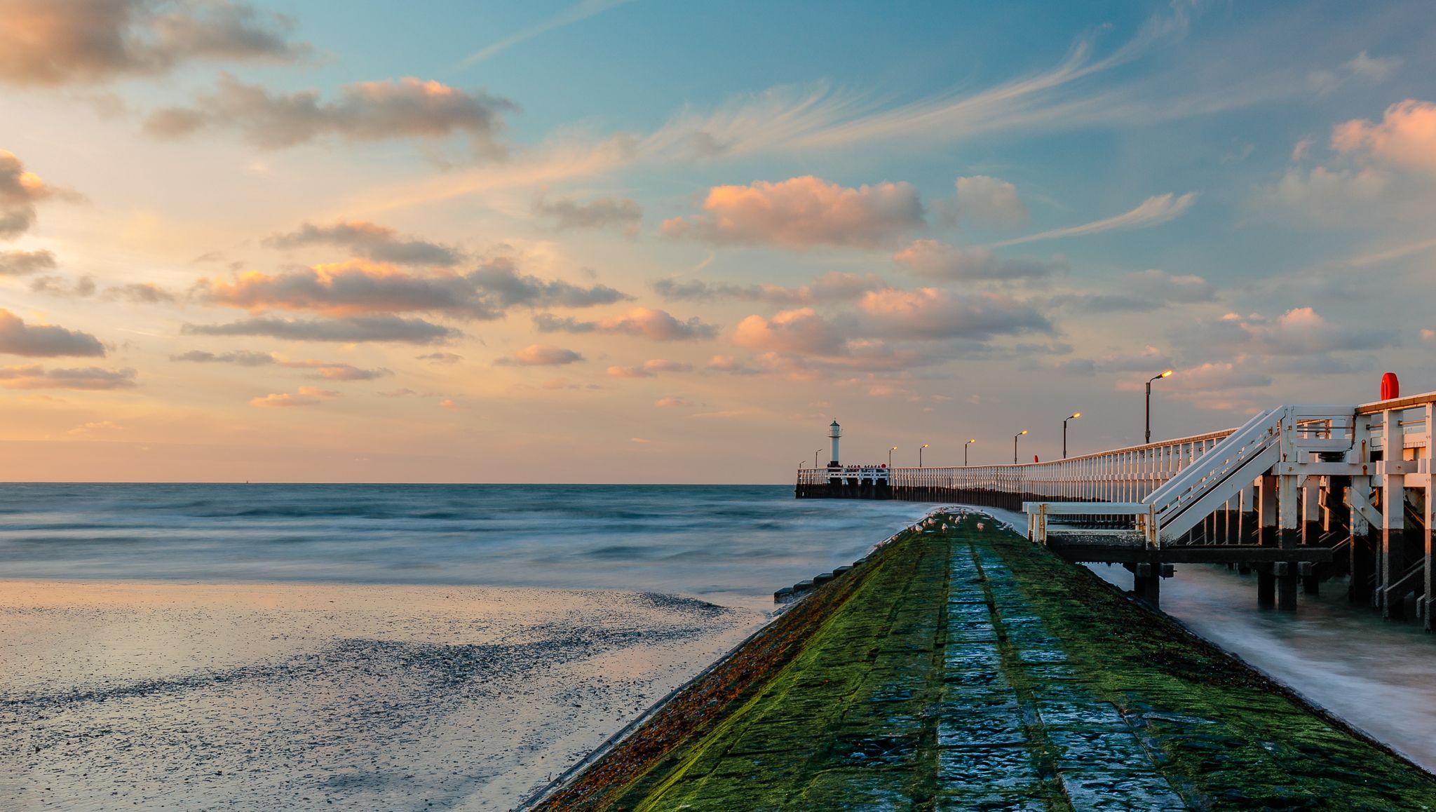 Golden light at the western pier of Nieuwpoort, Belgium