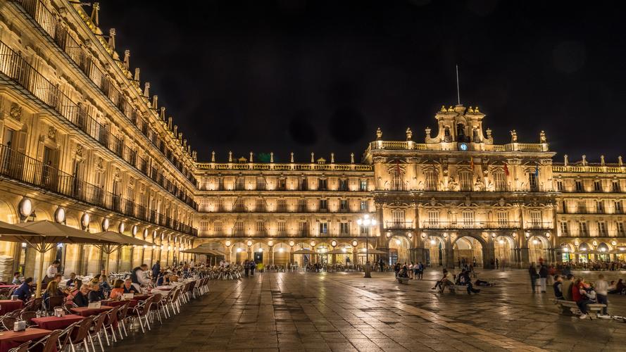 Plaza Mayor, Salamanca at night.