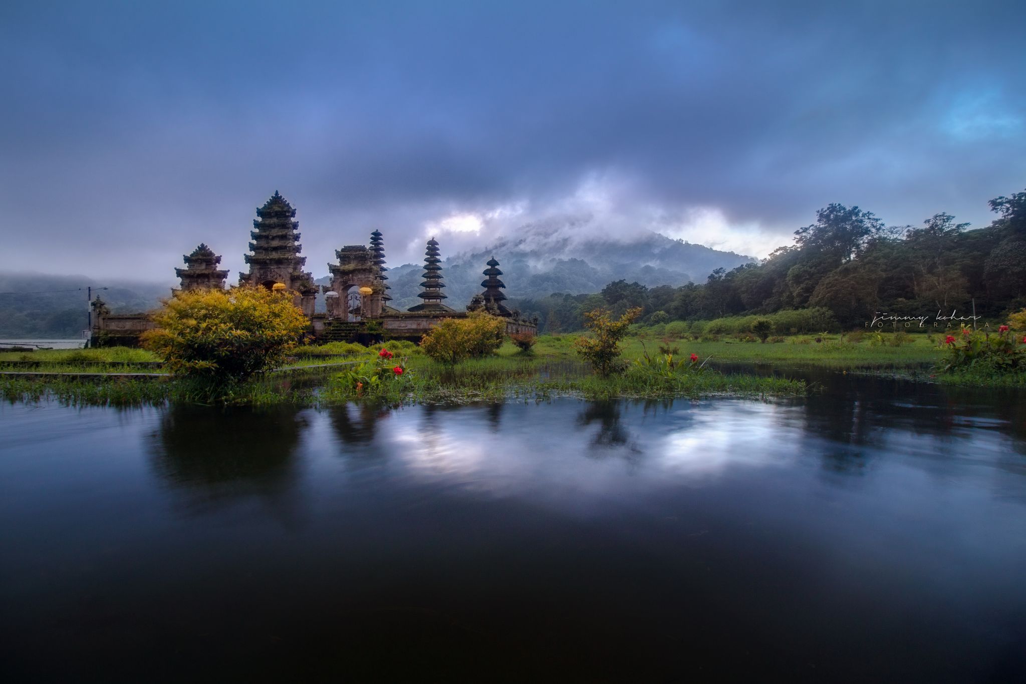 Pura Ulun Danu Tamblingan, Bali, Indonesia