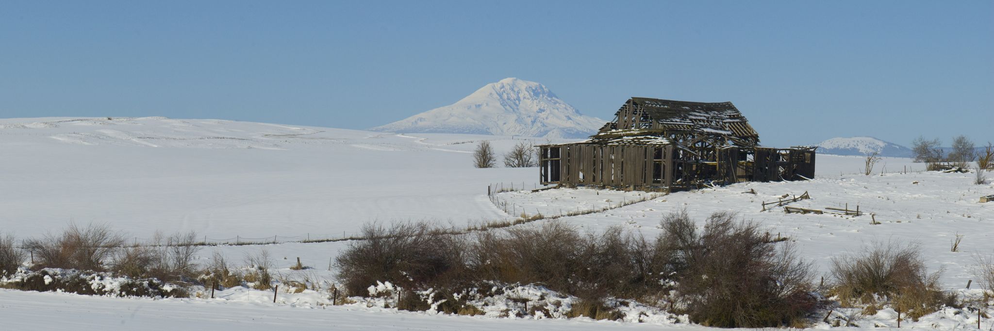 Rustic Barn, Homesteads under Mount Adams, USA