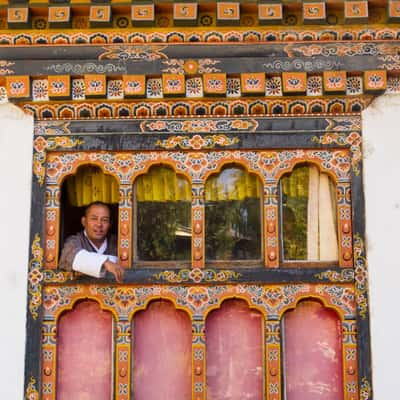 Fenster in der Malschule in Thimphu, Bhutan