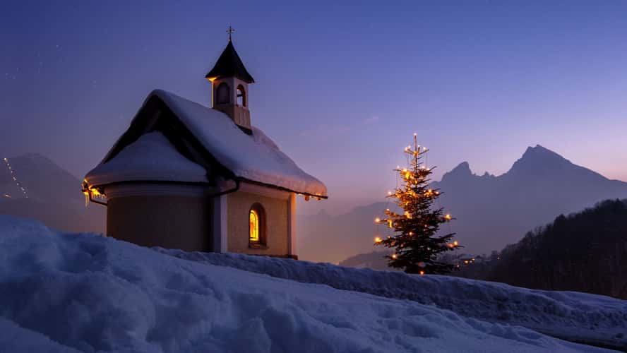 Kirchleitn chapel in front of Watzmann (Berchtesgaden)