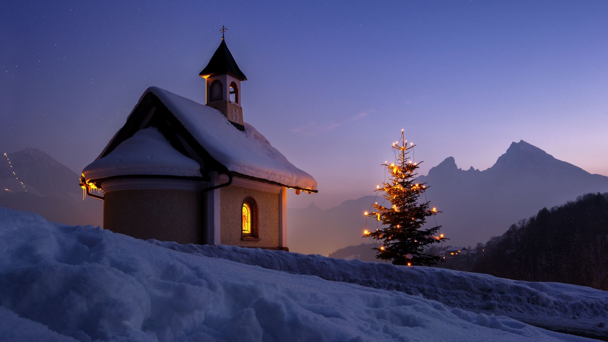 Kirchleitn chapel in front of Watzmann (Berchtesgaden), Germany