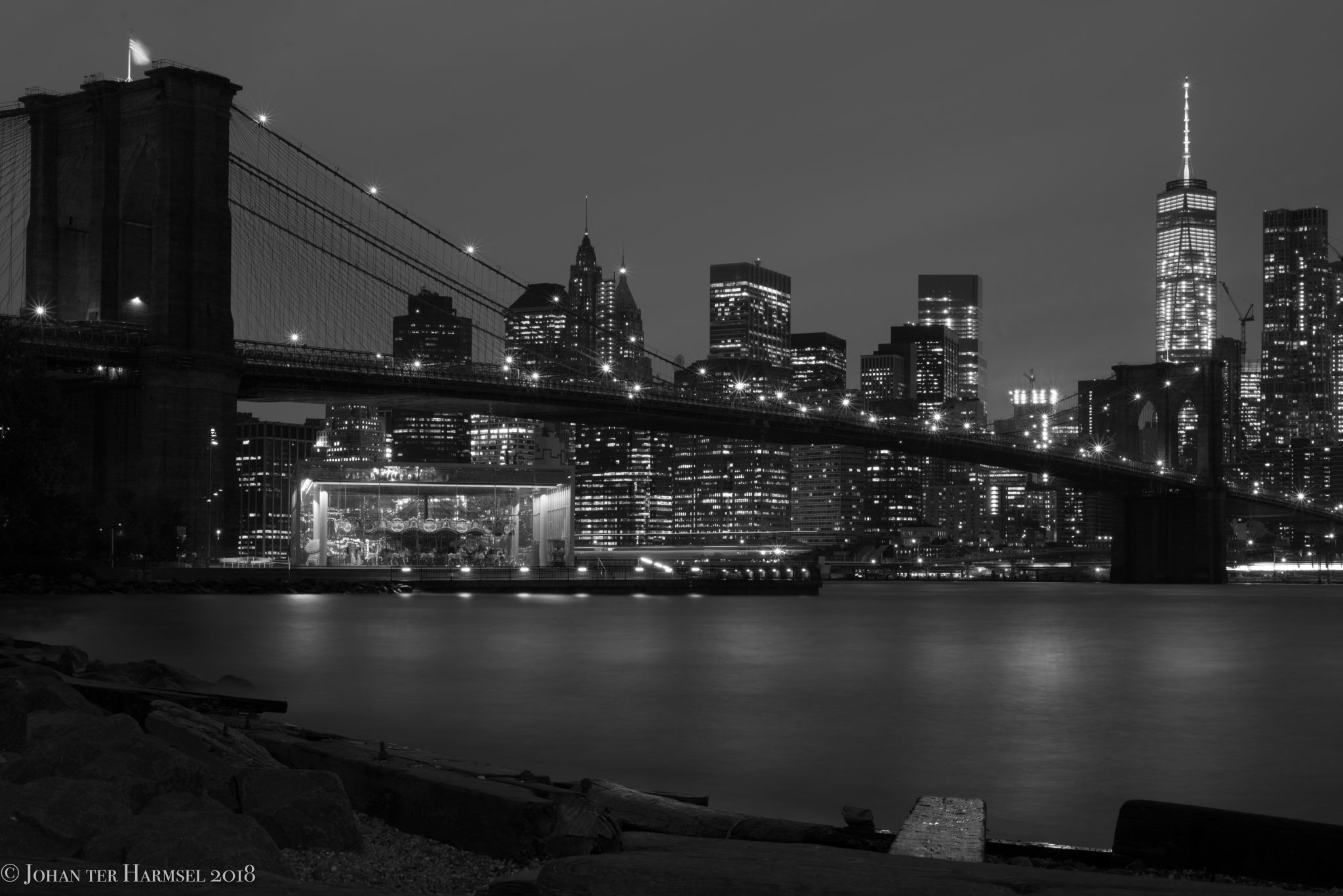 Brooklyn Bridge skyline from Pebble Beach, New York City, USA