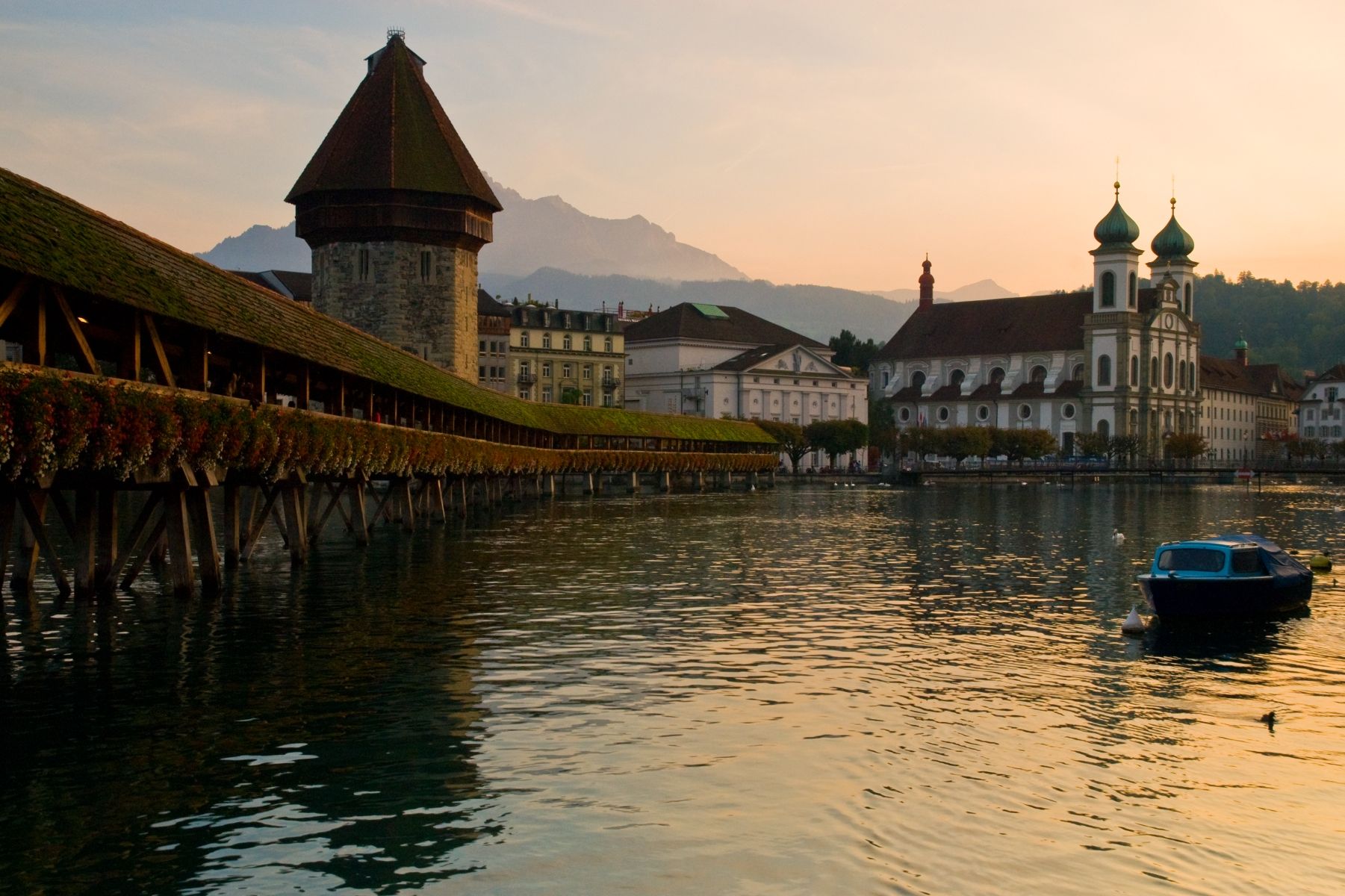 (Kapellbrücke) Chapel Bridge in Lucerne, Switzerland