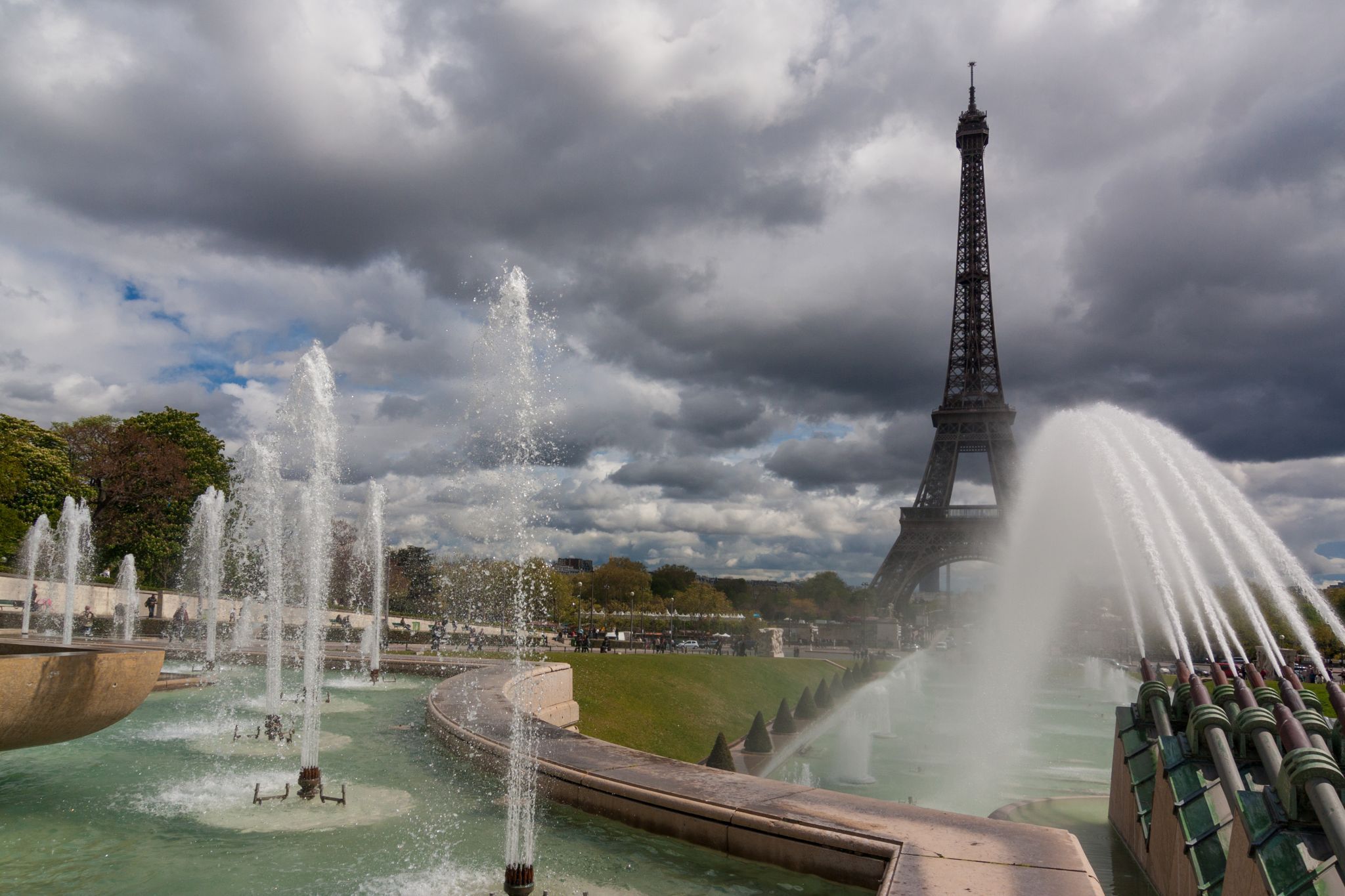 Fontaine du Trocadéro & Eiffel Tower, Paris France, France