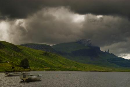 Old Man of Storr (boat on the foreground)