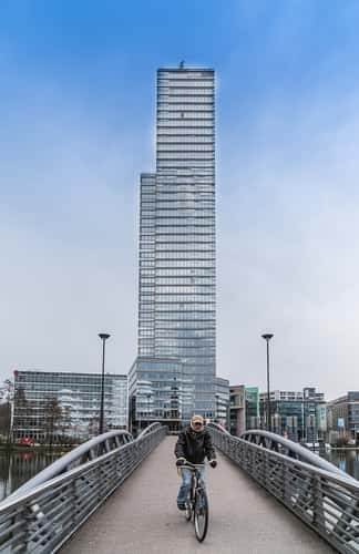 Kölnturm and lake at Mediapark
