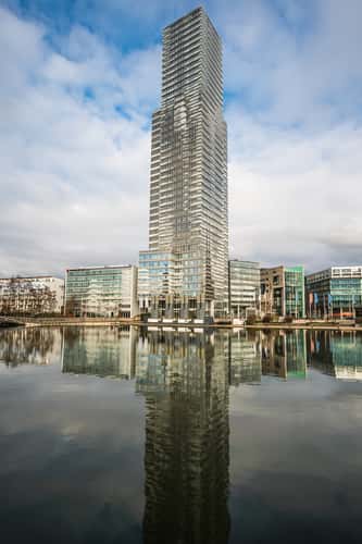 Kölnturm and lake at Mediapark