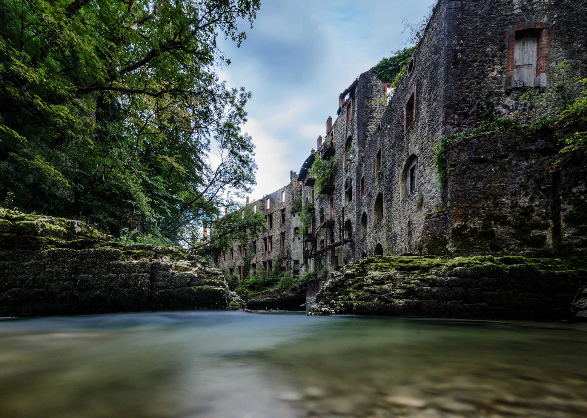 L'Ancienne biscuiterie de l'Amandier par la Valserine, France