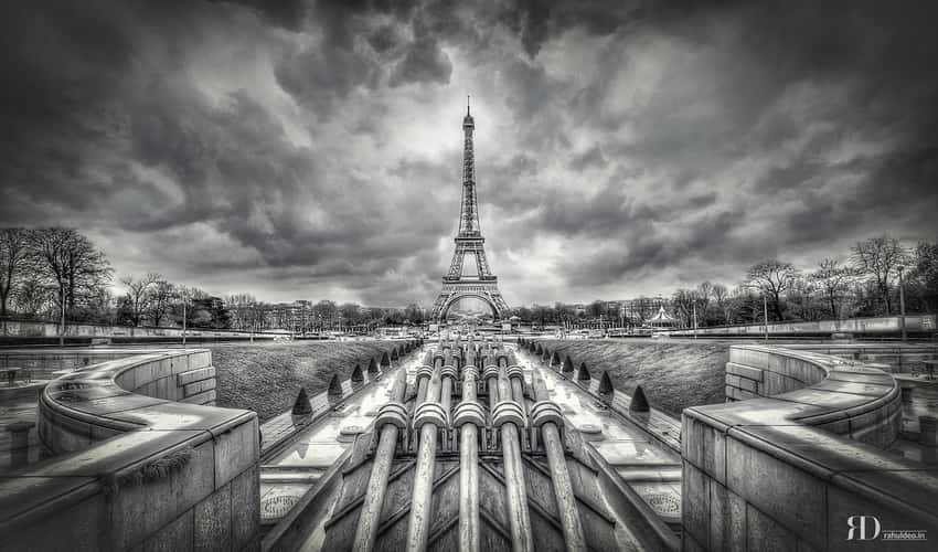 Fontaine du Trocadéro & Eiffel Tower, Paris France
