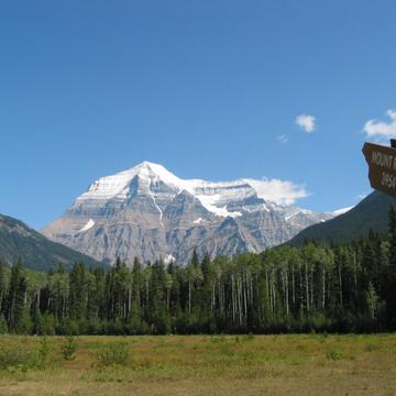 Mount Robson Binocullars, Canada