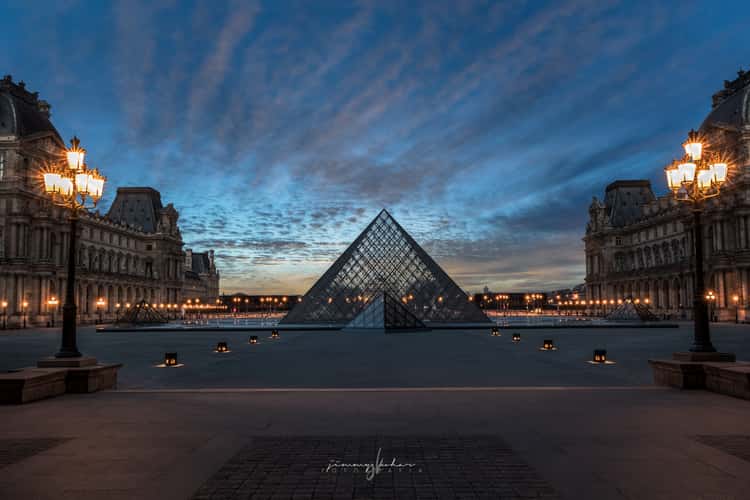Pyramide du Louvre