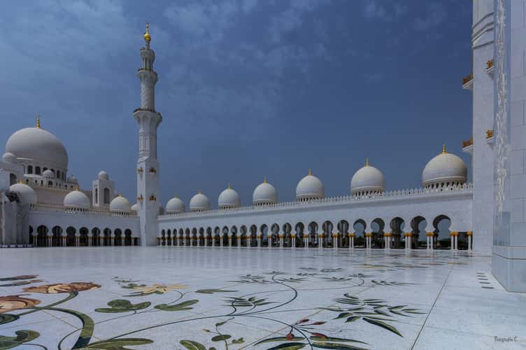 Inner courtyard of Sheikh Zayed Grand Mosque, Abu Dhabi