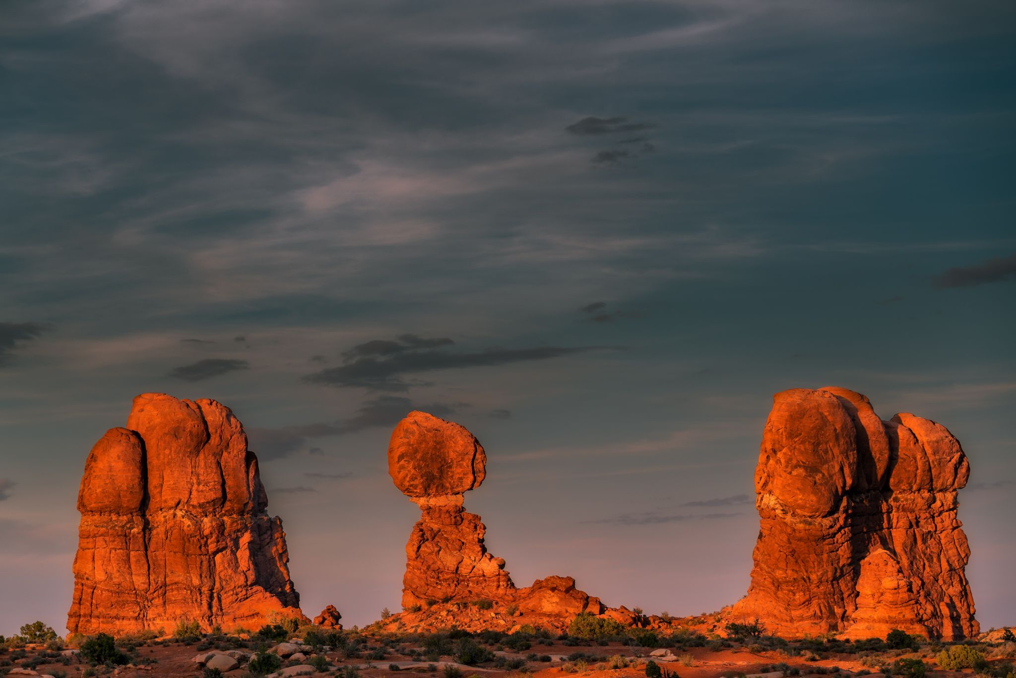 Balanced Rock, Arches National Park, Utah, USA