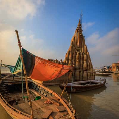 boat & Monument on Ganges, India