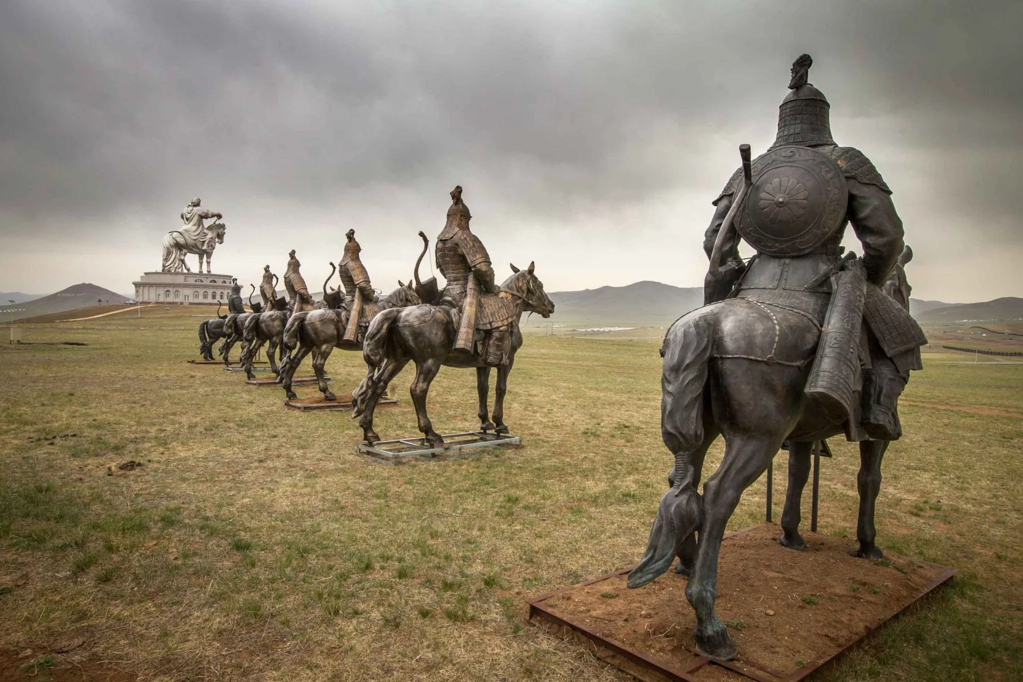 Хана улан. Памятник Чингисхану в Улан-Баторе.