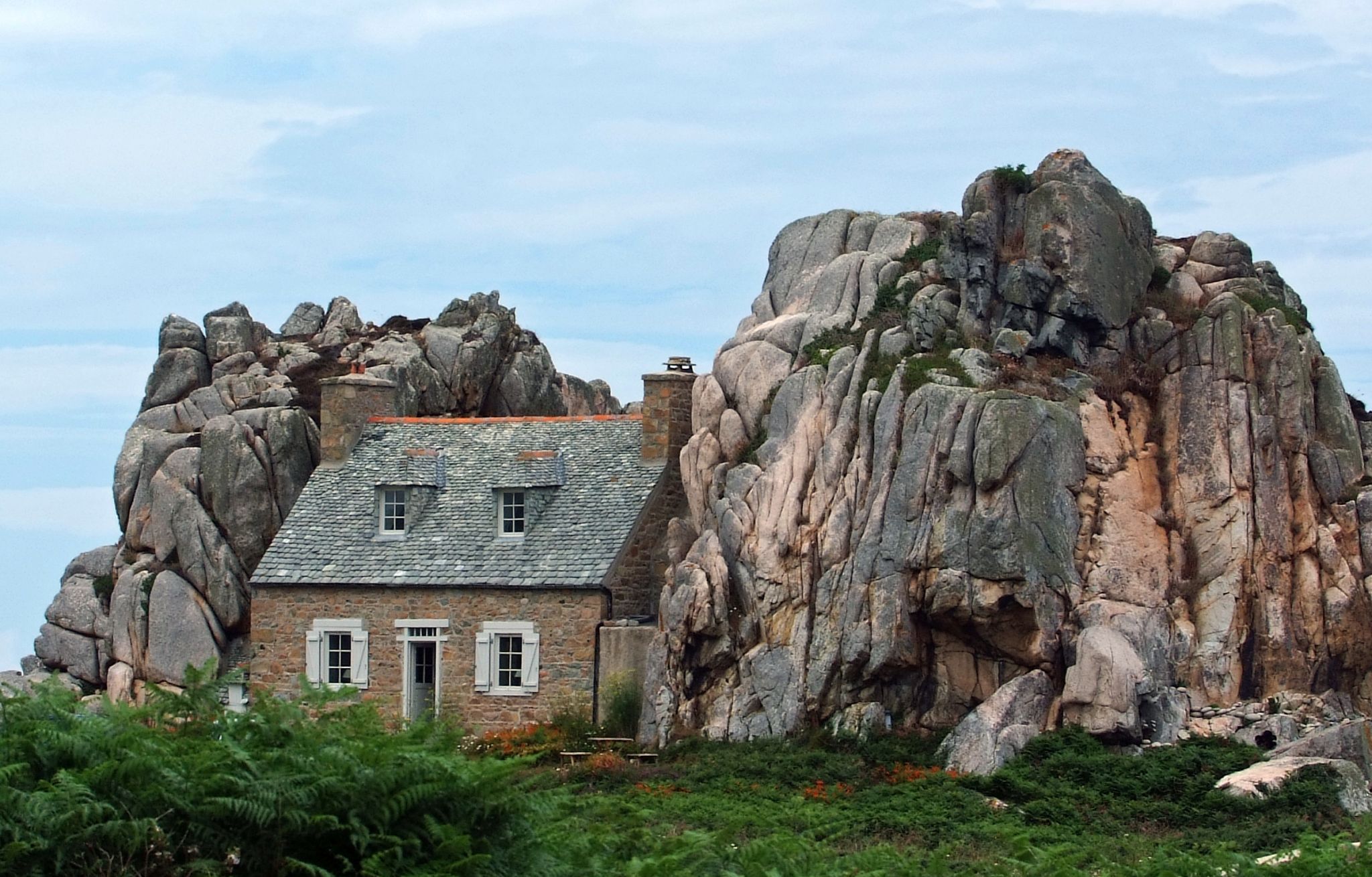 Plougrescant, Le Gouffre - The house between two rocks, France