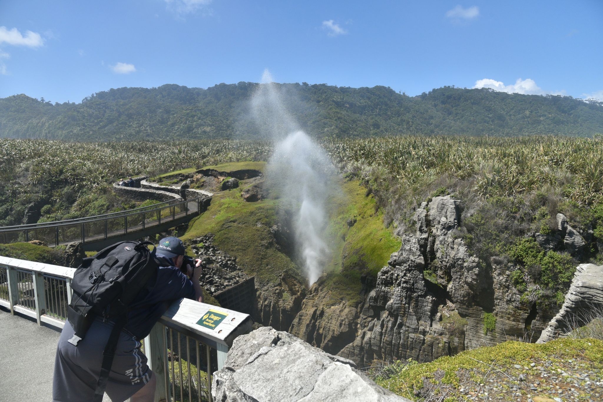 Punakaiki / Pancake Rocks blow holes, New Zealand