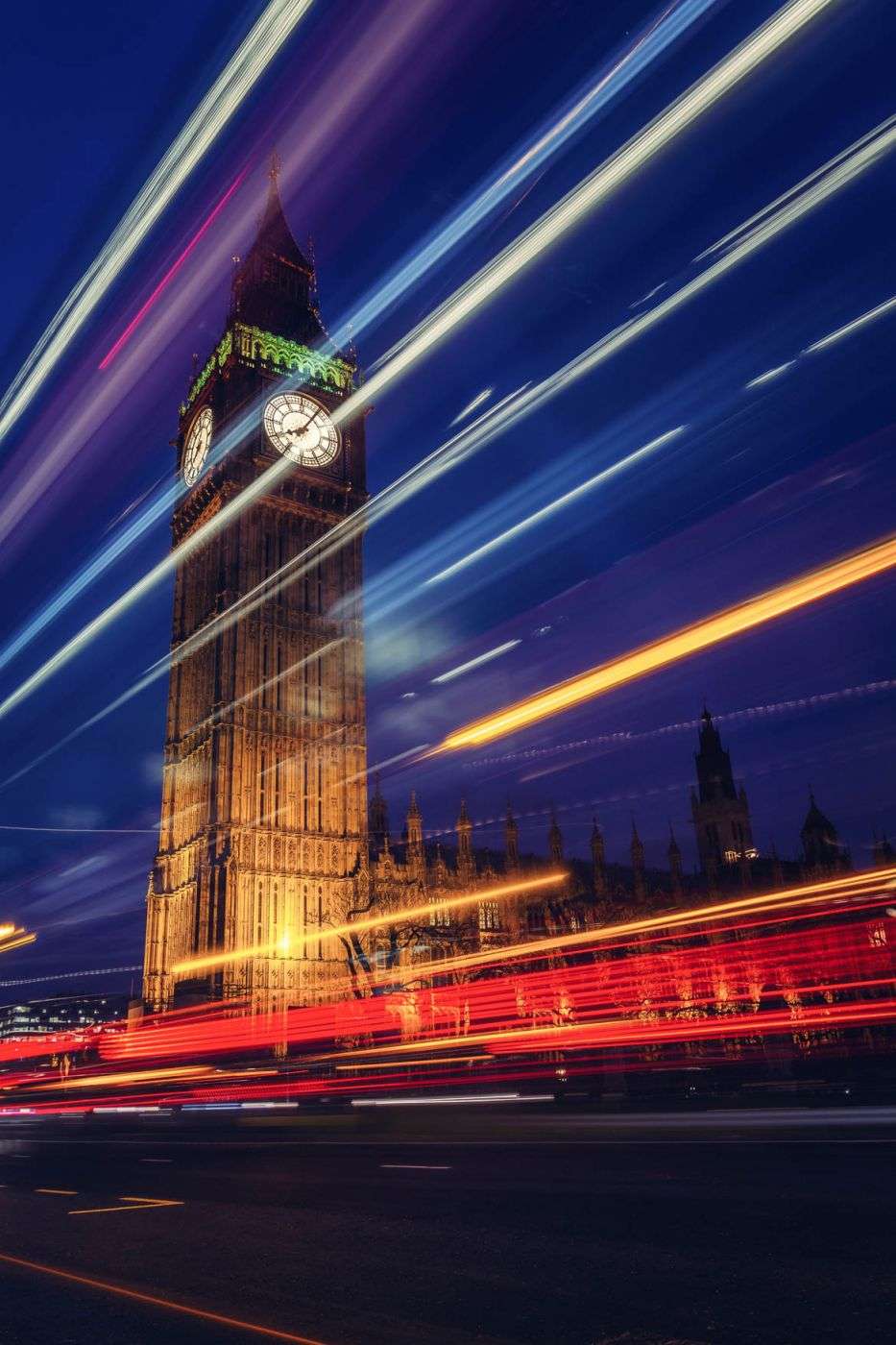 For this photo at Big Ben, London I used the following settings: 8 sec at f-11, ISO 100 with a focal length of 17mm. Because I wanted that typical passing bus light, I just needed to show up at this spot at the right time, which was around blue hour. Because of the low light situation, the exposure time went automatically up to 8 seconds, which was needed anyway to capture the light trails.