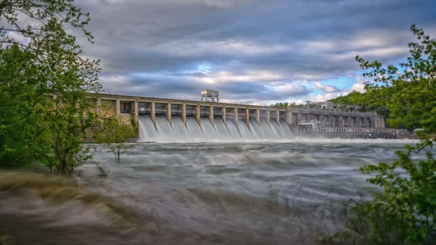 Bagnell Dam with all floodgates open