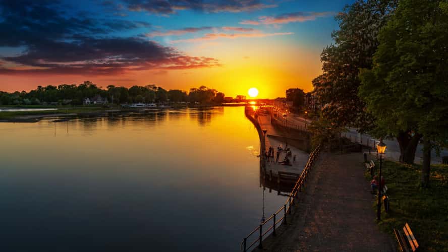 Deventer quay and city