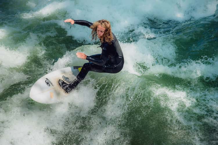 Eisbachwelle / city surfers, Munich