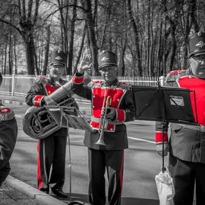 Musicians on the walk to Catherine Palace St Petersburg, Russian Federation