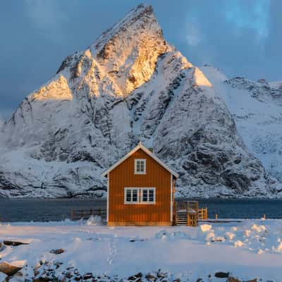 Olstind cabin in Sakrisøy, Norway