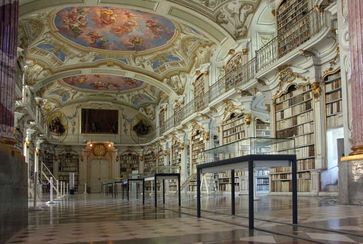 Stift Admont mit Bibliothek
