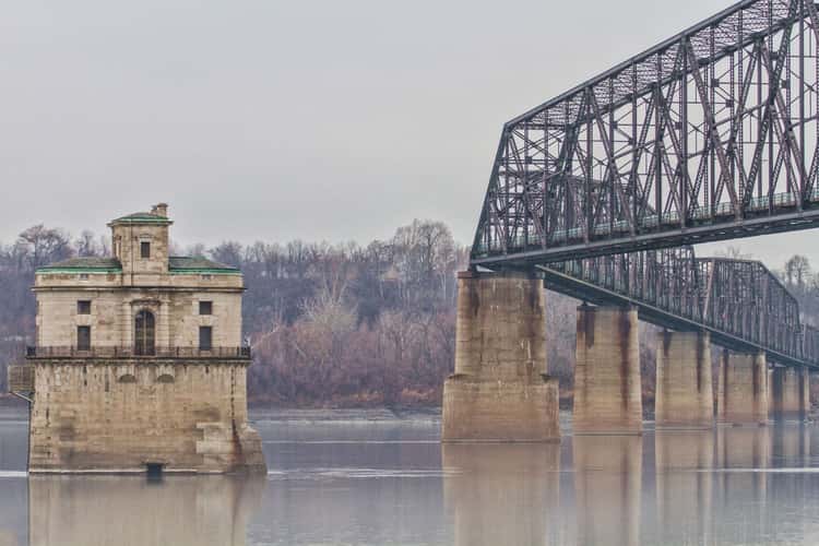 Chain of Rocks Bridge