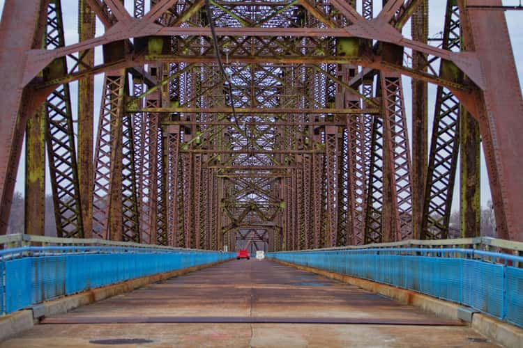 Chain of Rocks Bridge