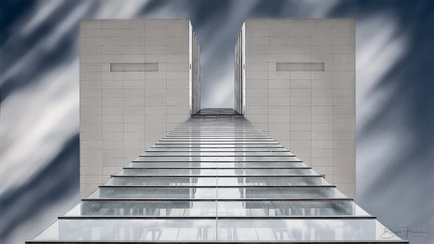 Kranhäuser from below, Cologne