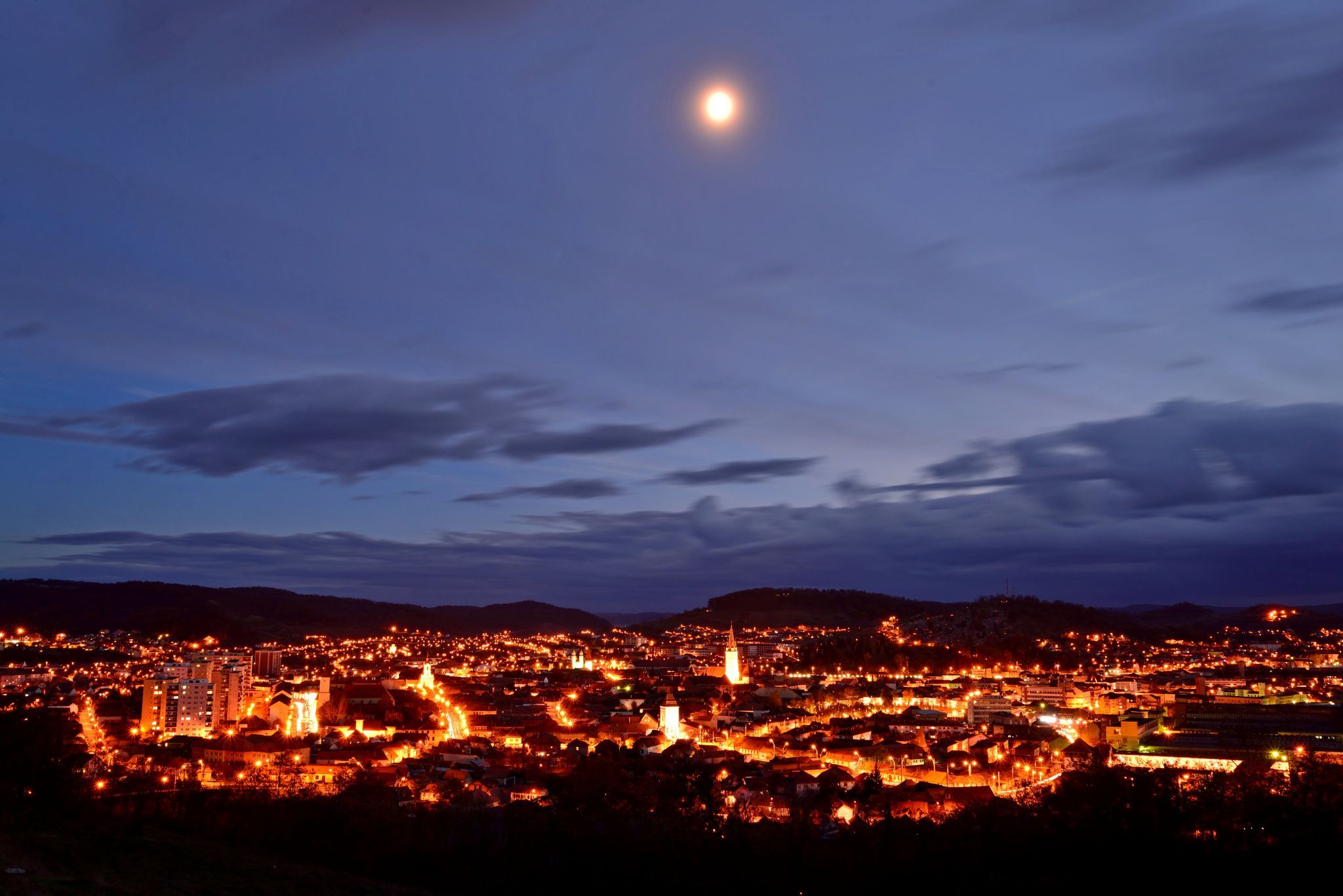 Medias by night, Romania