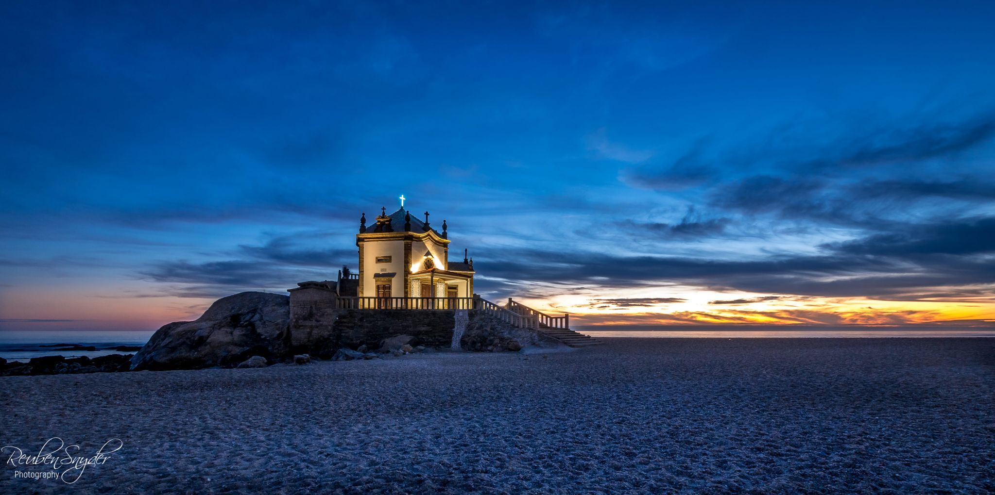 Senhor da Pedra - White lines, Portugal