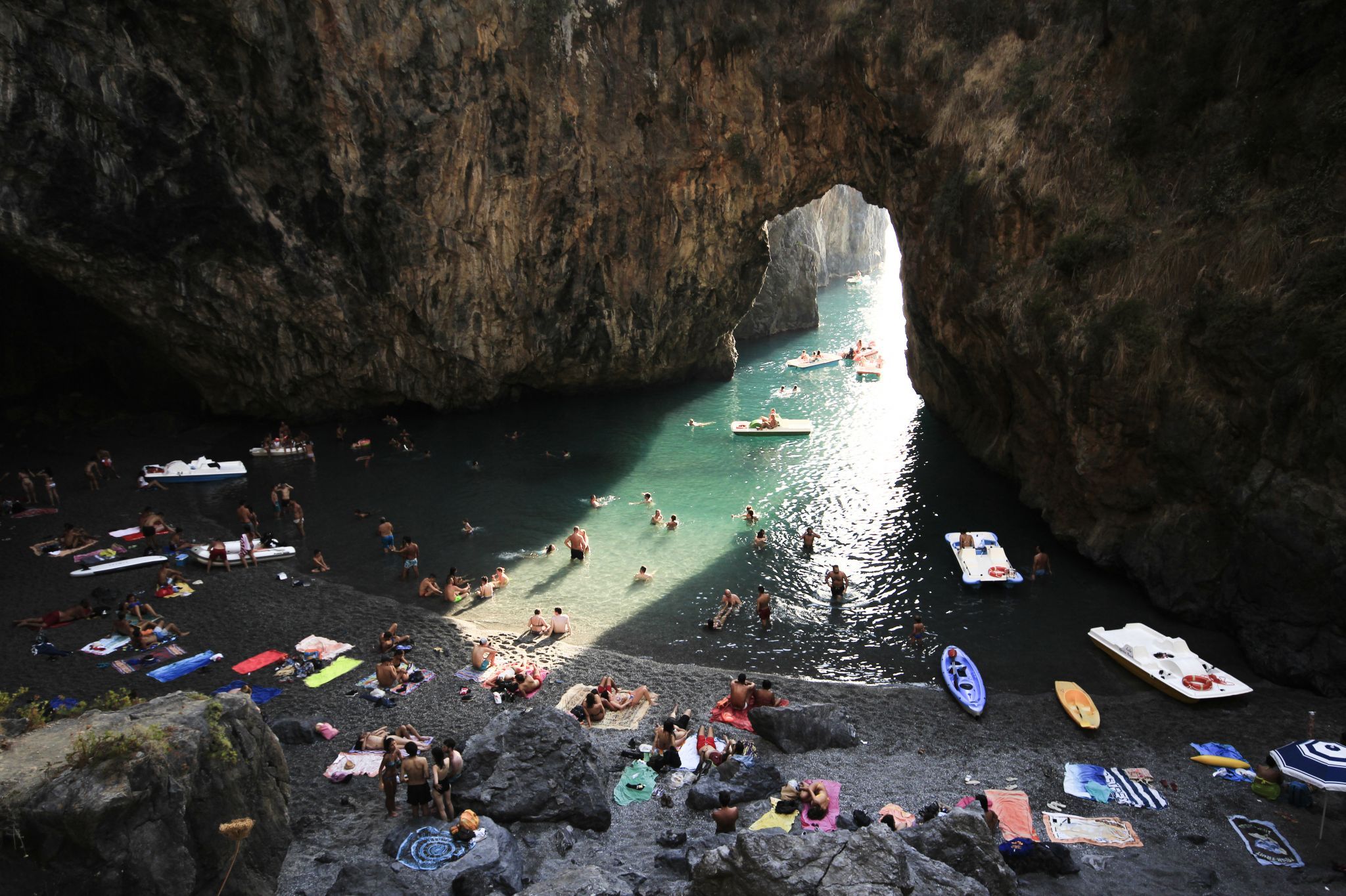 Shadow bathing, Italy