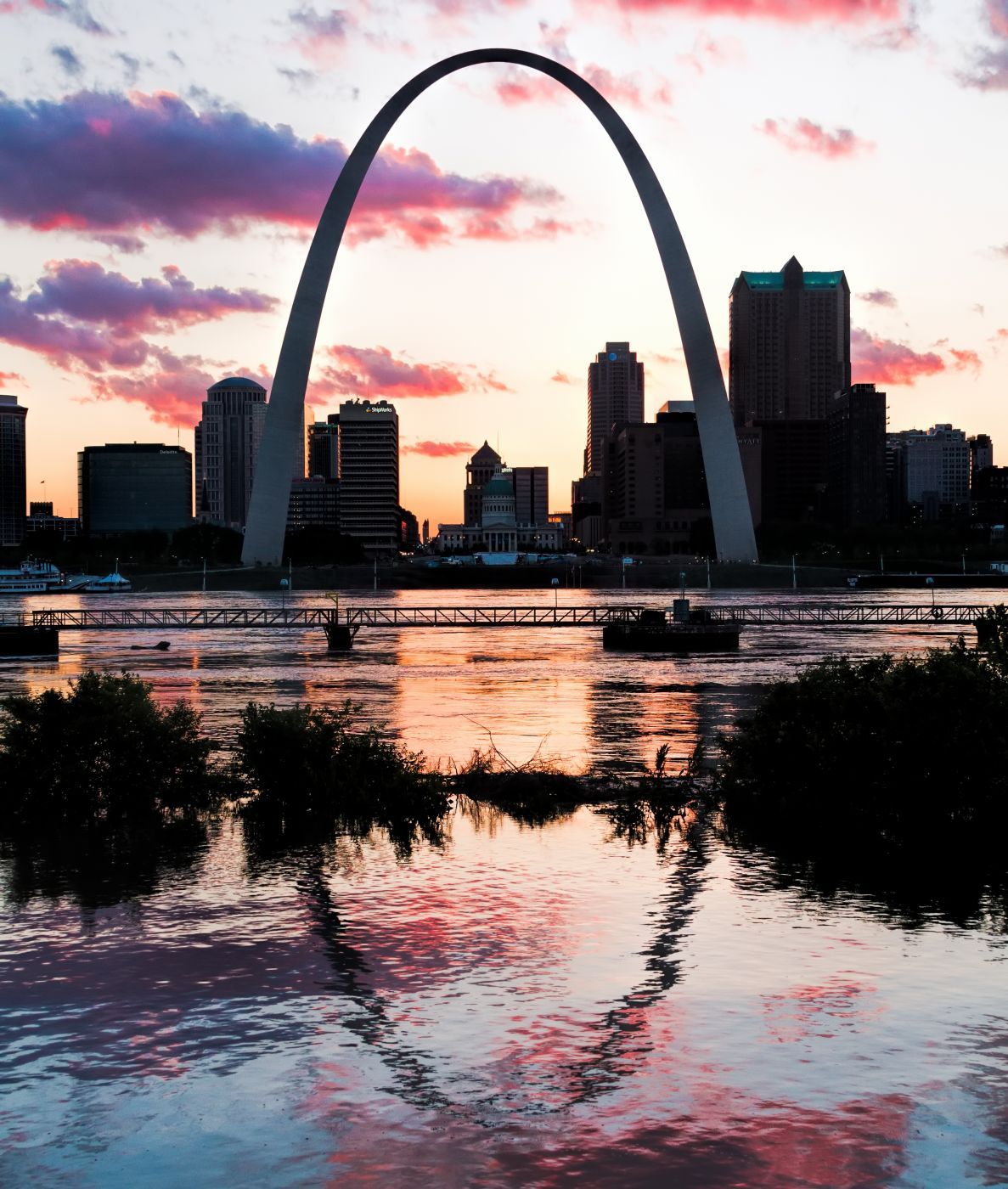 St. Louis Gateway Arch from Malcolm W. Martin State Park, USA