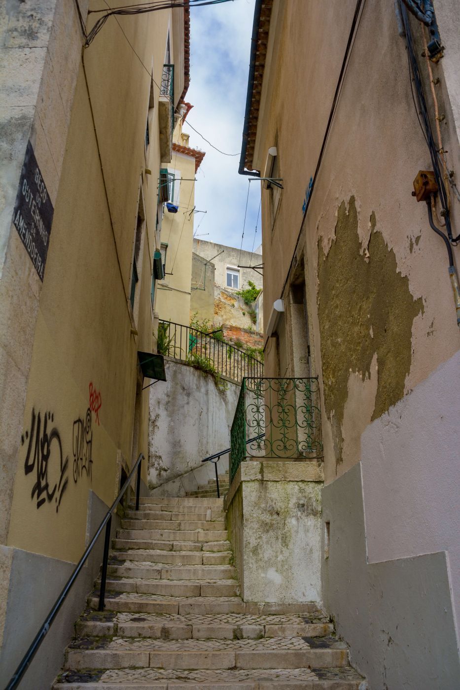 Beco do Outeirinho da Amendoeira, Portugal