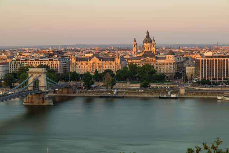 Chain Bridge, Parliament and St. Stephans Basilika