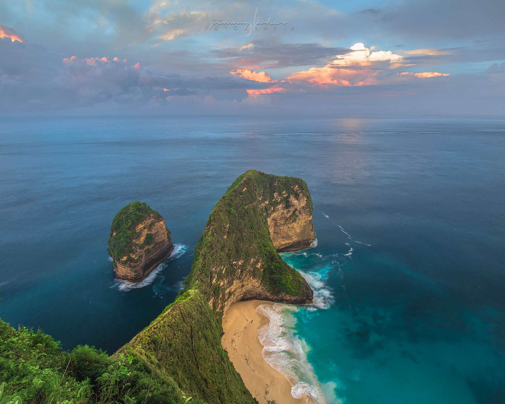 Kelingking Beach Cliff, Bali, Indonesia