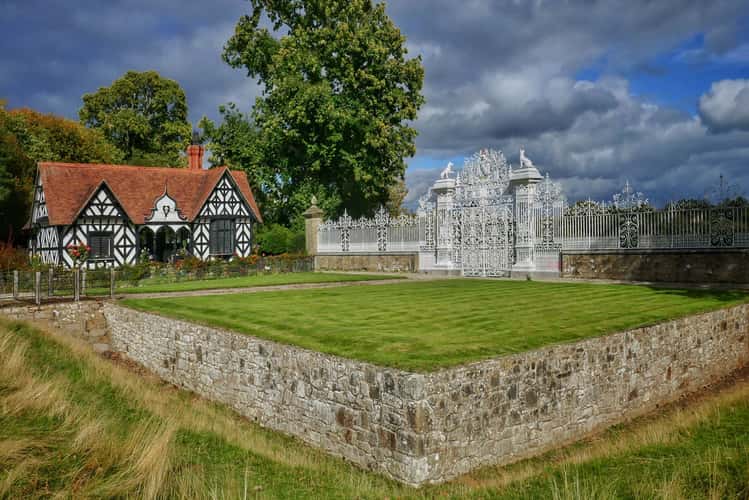 Chirk castle gatehouse