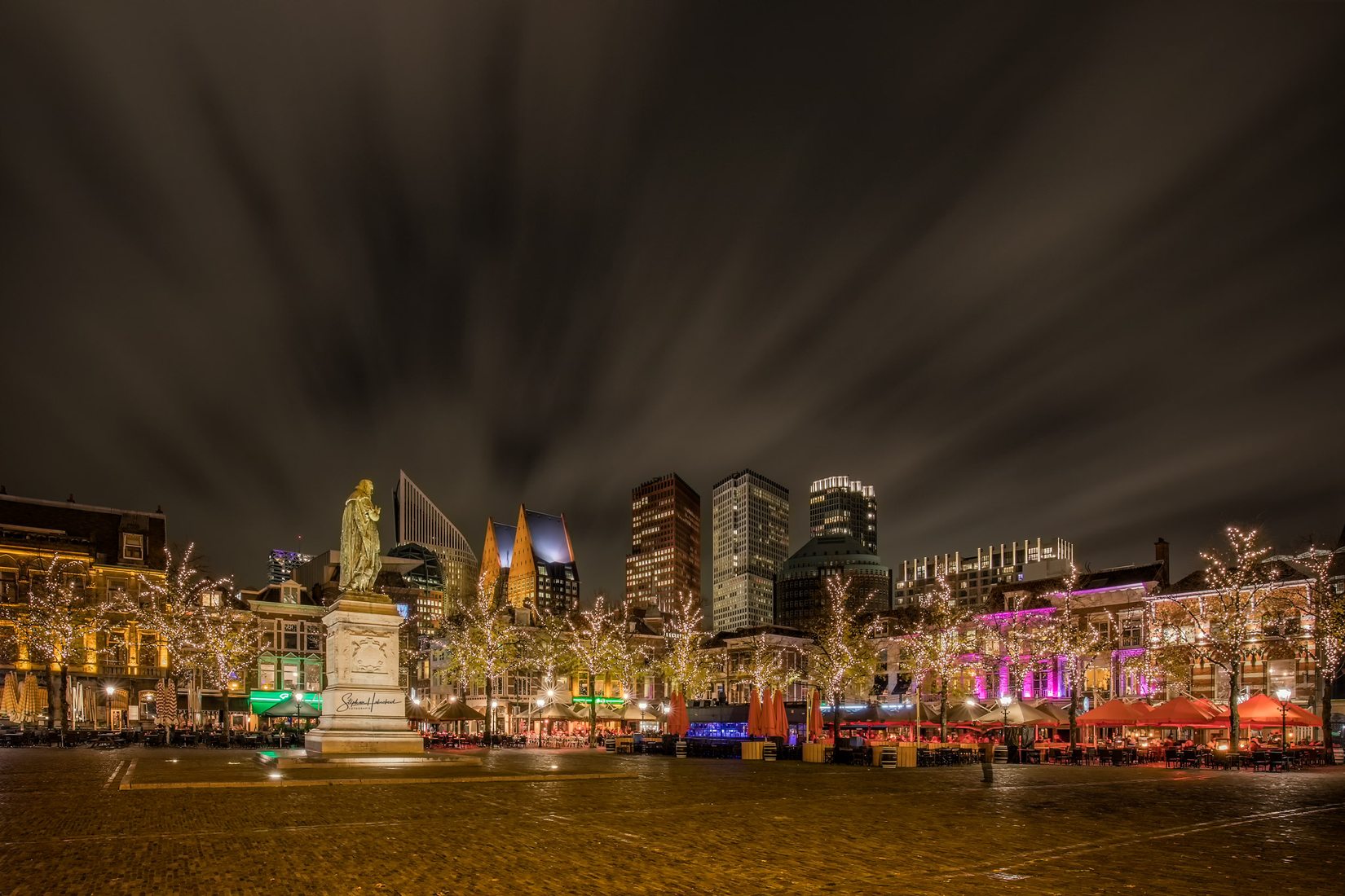 Den Haag skyline by night by jan-paul on DeviantArt