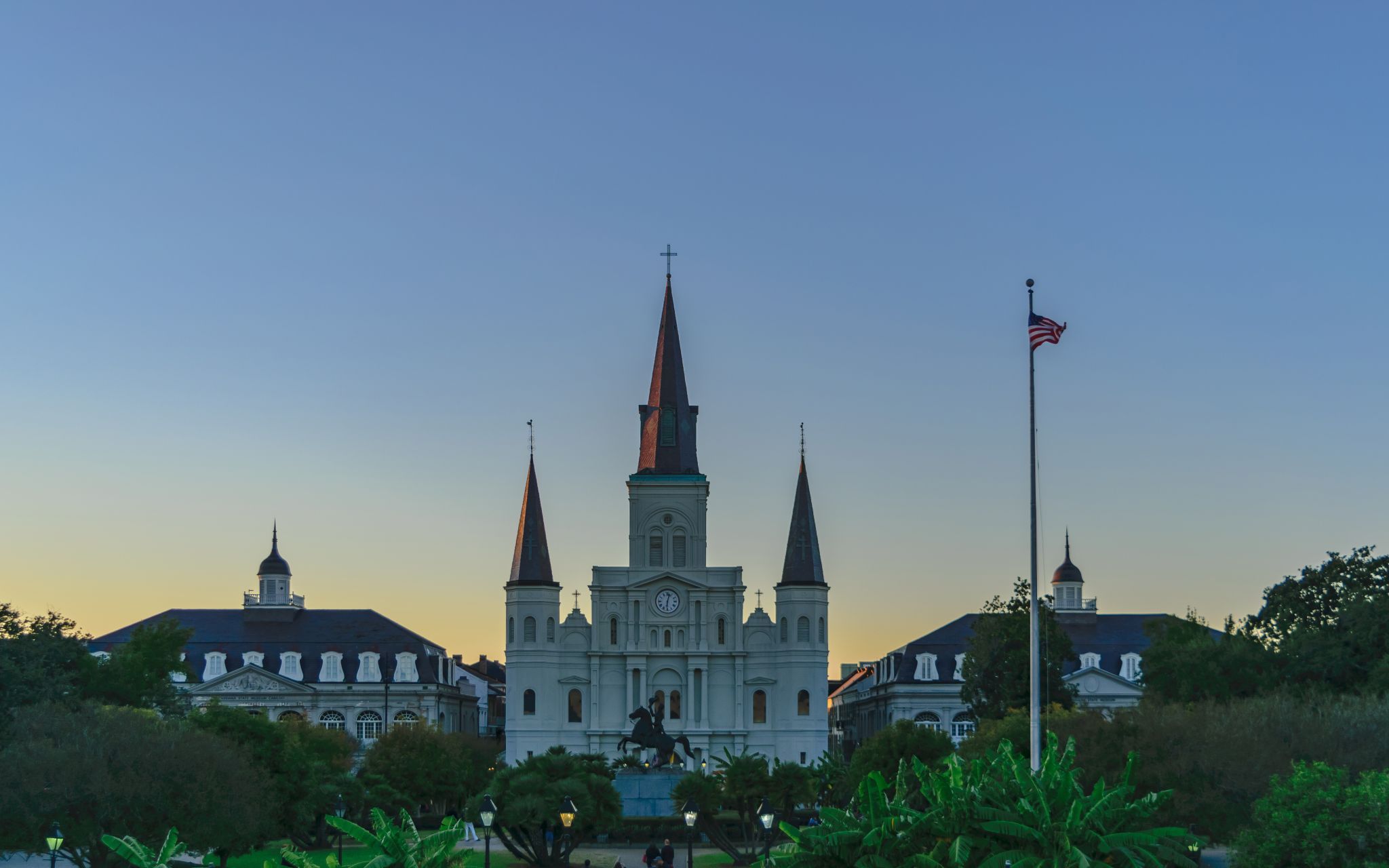St. Louis Cathedral from Washington Artillery Park, USA